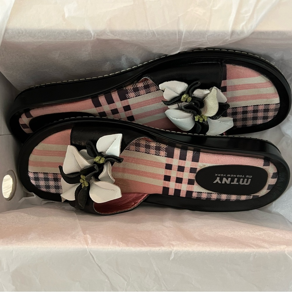 ๐HP๐ MTNY (Me Too New York) Maggie Black Sandals/Slides - Picture 13 of 13